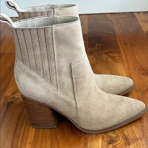 Marc Fisher Beige Ankle Booties size 6M like new